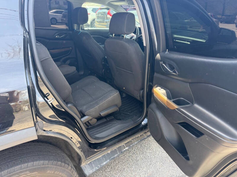 2017 GMC Acadia SLE-2