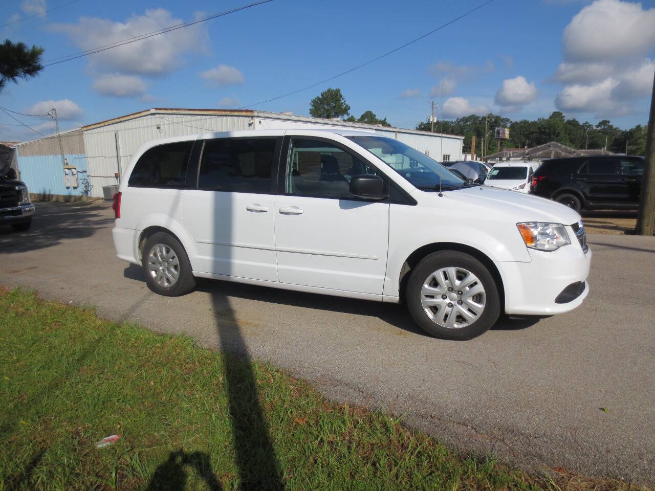 View vehicle photo 3
