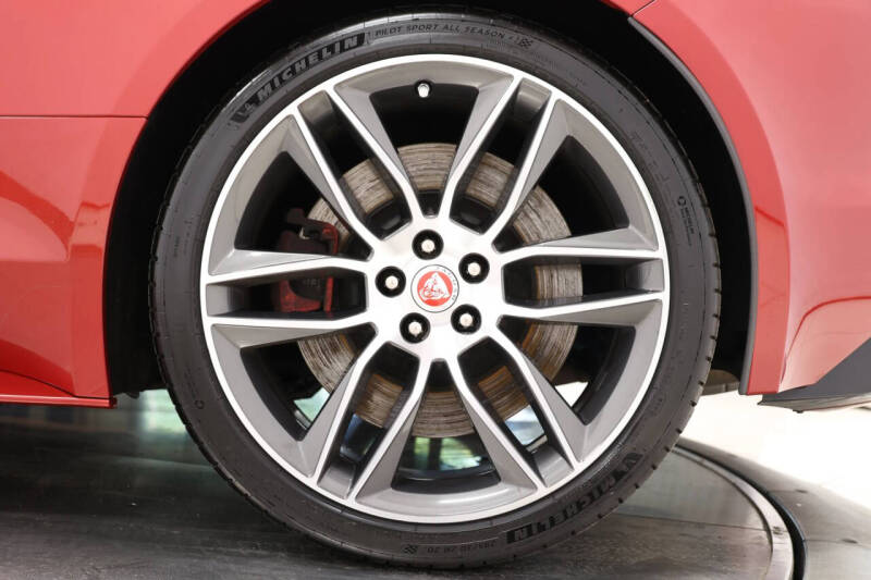 2016 Jaguar F-TYPE R