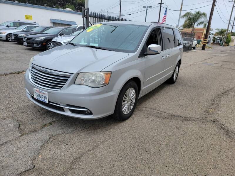 2011 Chrysler Town and Country for sale at Oxnard Auto Brokers in Oxnard CA