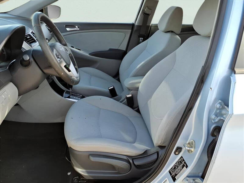 2012 Hyundai Accent SE