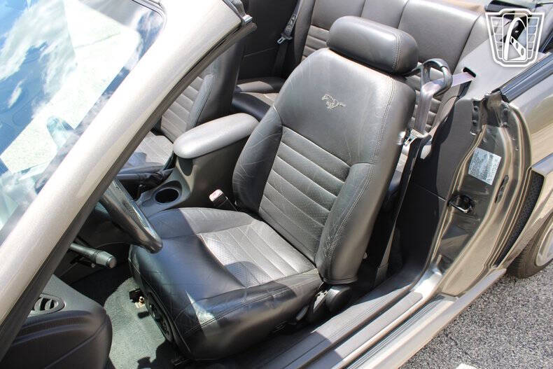 2002 Ford Mustang GT Deluxe
