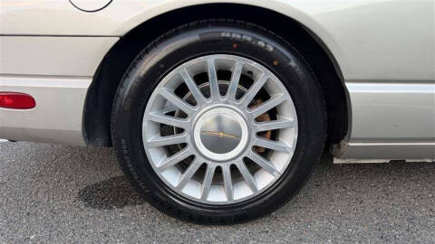 2004 Ford Thunderbird Deluxe