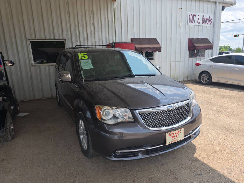 2015 Chrysler Town & Country Limited Platinum's photo