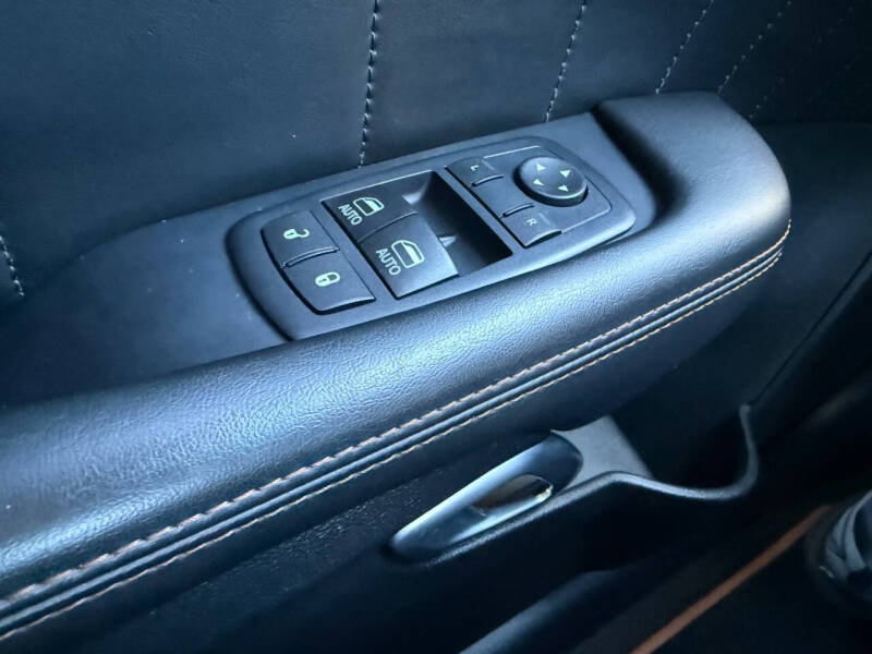 2015 Dodge Challenger R/T Plus Shaker