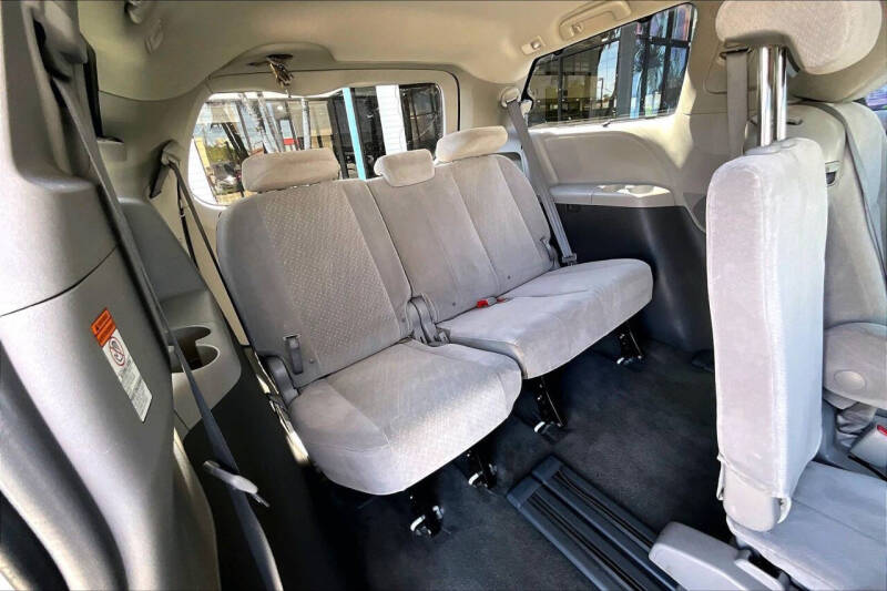 2021 Toyota Sienna LE 8-Passenger