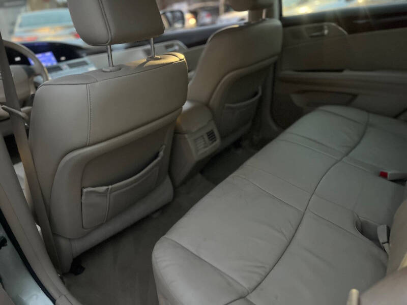 2010 Toyota Avalon XLS