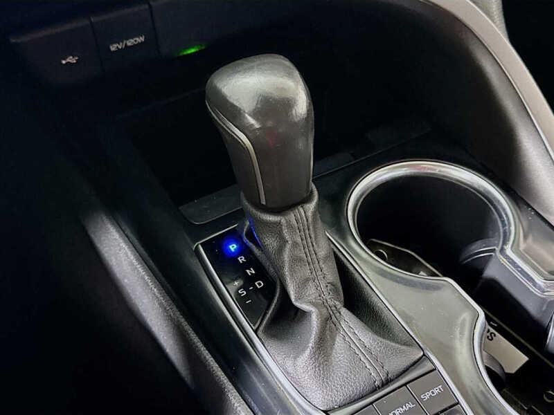 2020 Toyota Camry Hybrid XLE