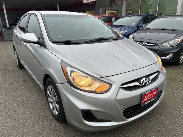 2012 Hyundai Accent GLS photo 3