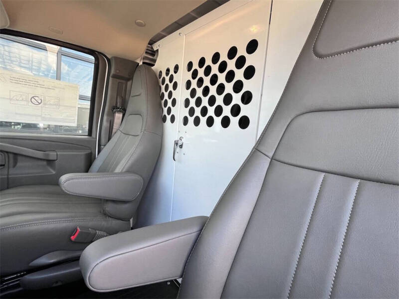 2025 Chevrolet Express 2500