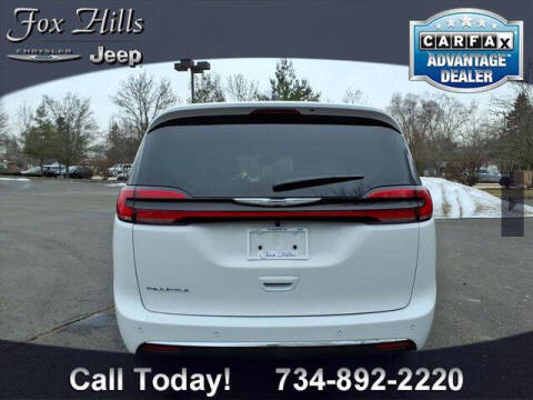 2026 Chrysler Pacifica Select