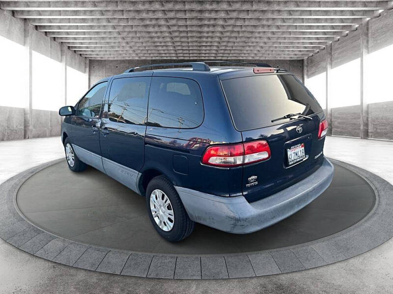2003 Toyota Sienna CE