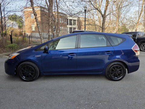 2016 Toyota Prius v Three