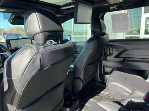 2025 Toyota Sienna Woodland Edition