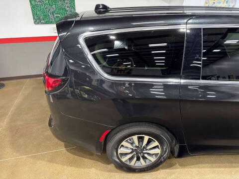 2024 Chrysler Pacifica Plug-In Hybrid Select