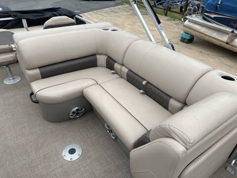 2023 Tracker Sport Fish 22 DLX