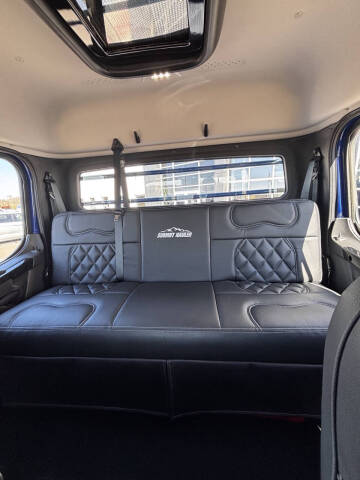 2025 Freightliner M2 106