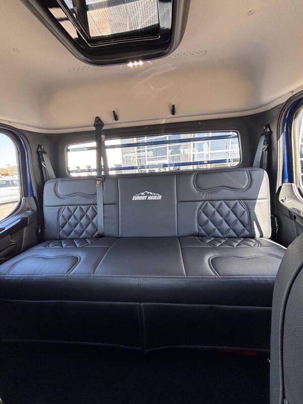 2025 Freightliner M2 106