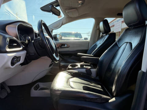 2017 Chrysler Pacifica Touring-L