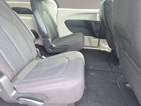 2022 Chrysler Voyager LX