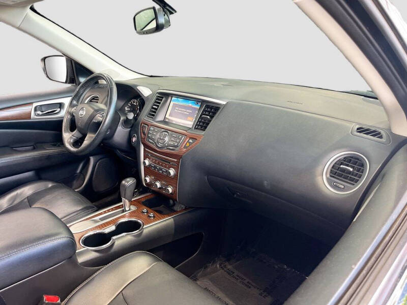 2020 Nissan Pathfinder Platinum