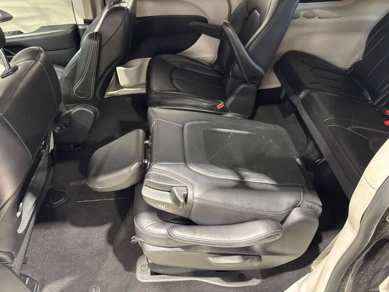 2024 Chrysler Pacifica Plug-In Hybrid Select