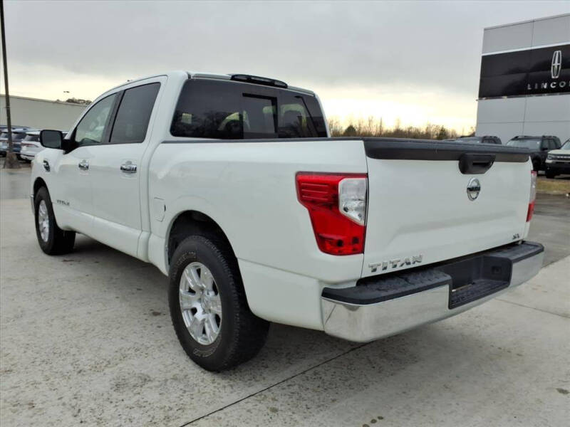 2017 Nissan Titan SV