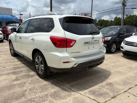 2017 Nissan Pathfinder SL