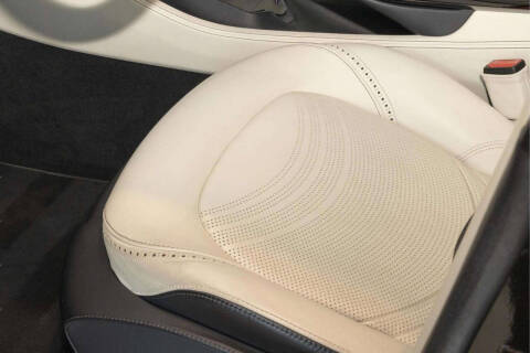2024 Aston Martin DBX