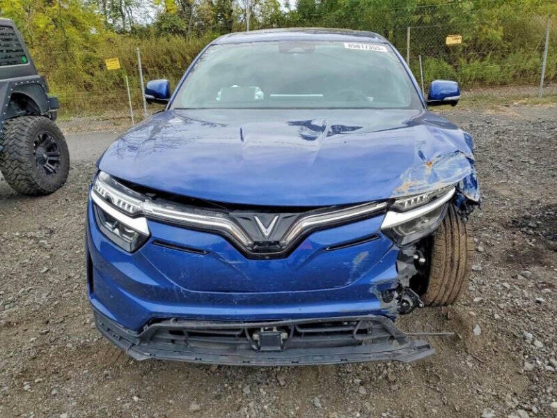 2024 VinFast VF8 Plus