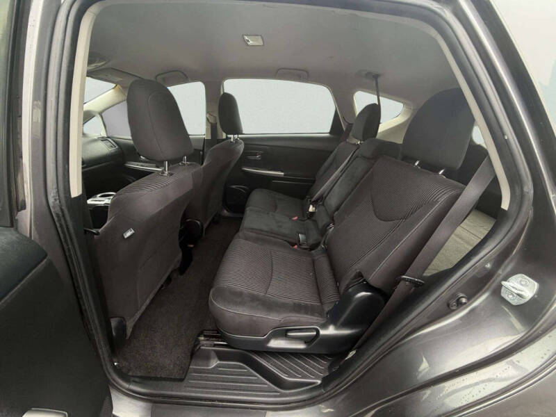 2017 Toyota Prius v Five