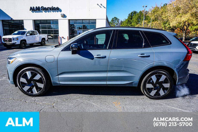 2024 Volvo XC60 Recharge T8 Plus Dark Theme