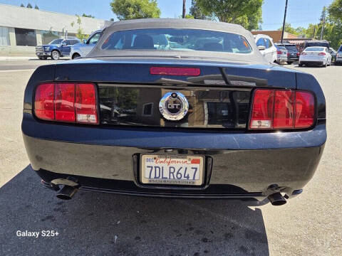 2006 Ford Mustang GT Deluxe
