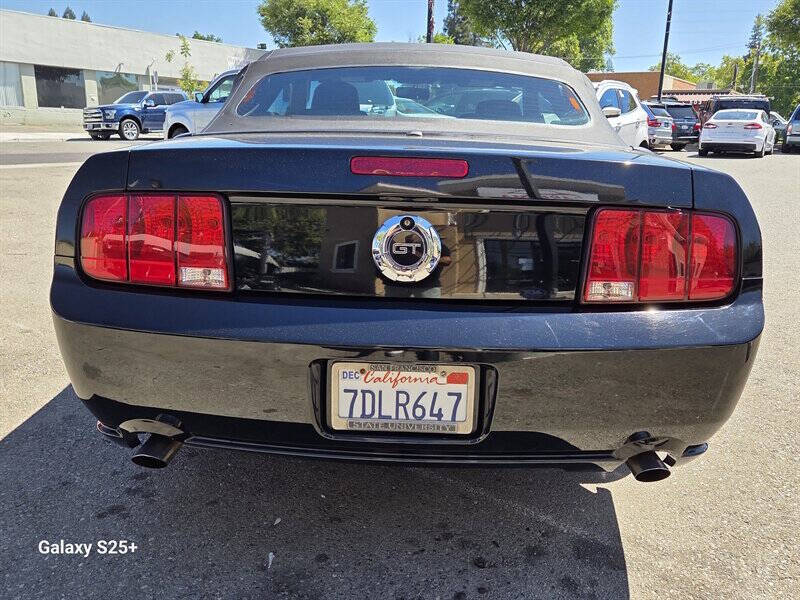 2006 Ford Mustang GT Deluxe