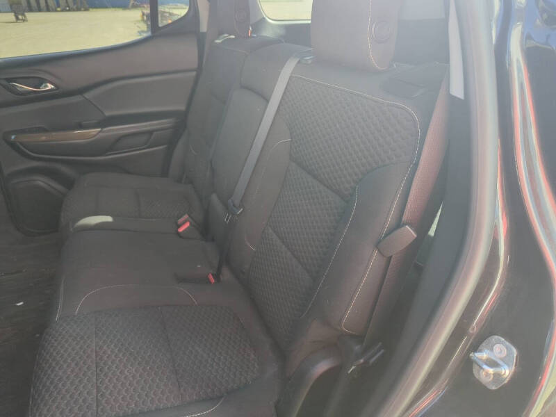 2017 GMC Acadia SLE-2