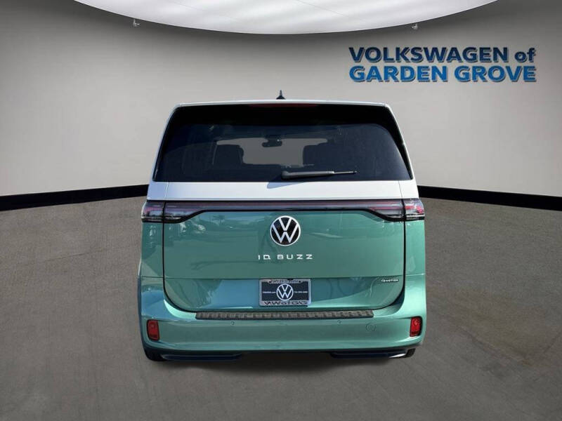 2025 Volkswagen ID. Buzz Pro S Plus 4Motion