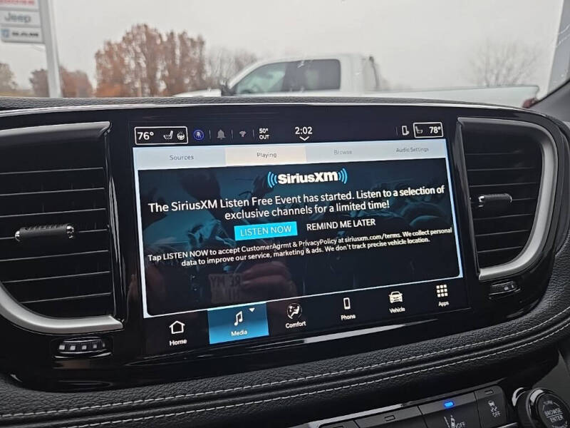 2026 Chrysler Pacifica Select