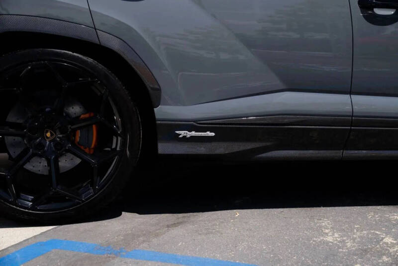 2024 Lamborghini Urus Performante