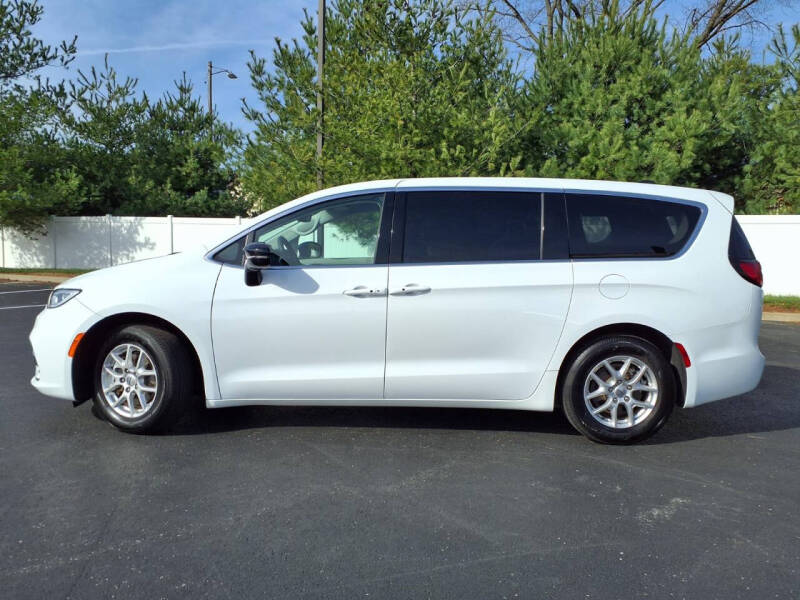 2024 Chrysler Pacifica Touring L
