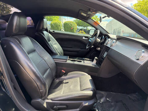 2007 Ford Mustang V6 Deluxe