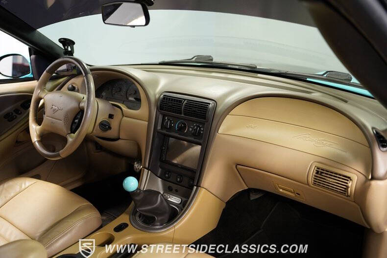 2004 Ford Mustang GT Deluxe