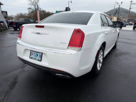 2016 Chrysler 300 Limited