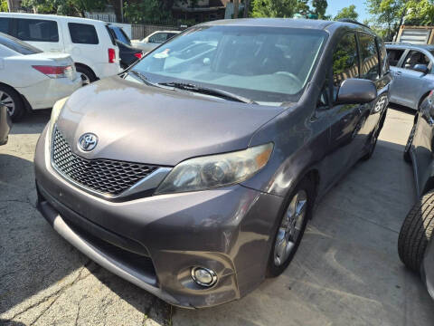 2011 Toyota Sienna SE 8-Passenger