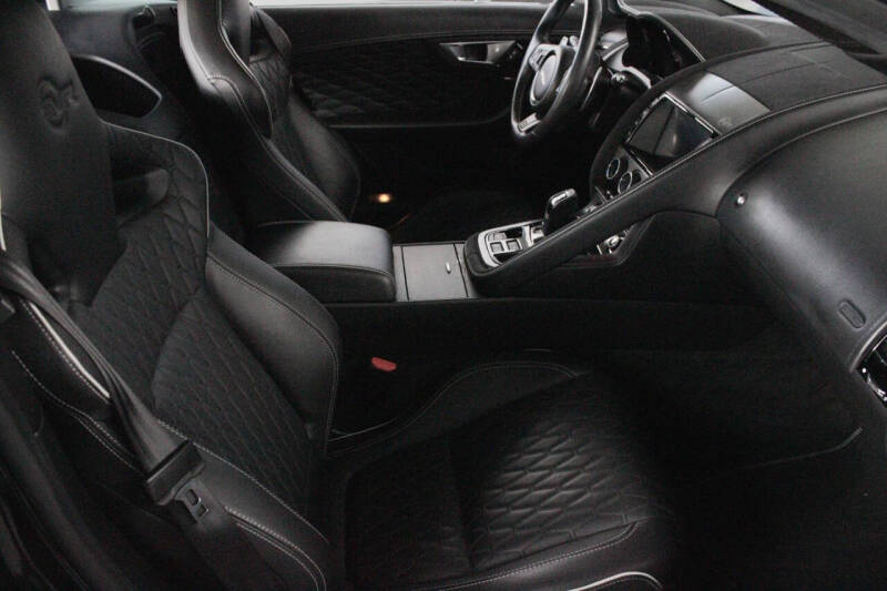 2017 Jaguar F-TYPE SVR