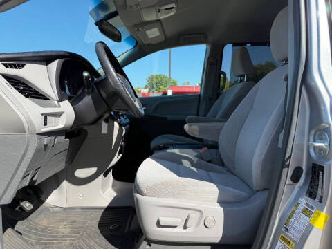 2017 Toyota Sienna LE 8-Passenger