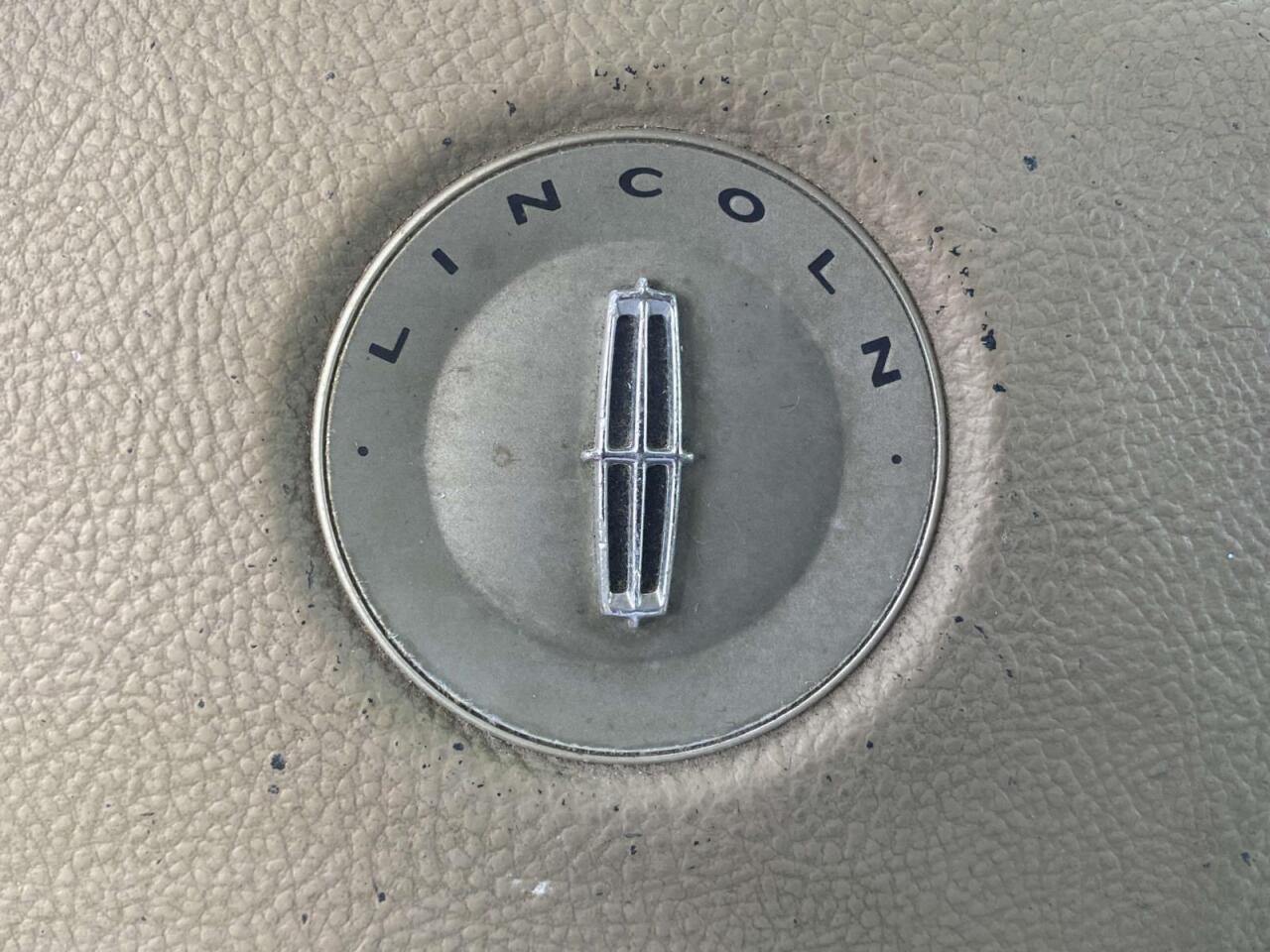 2005 Lincoln Navigator  - $8,750