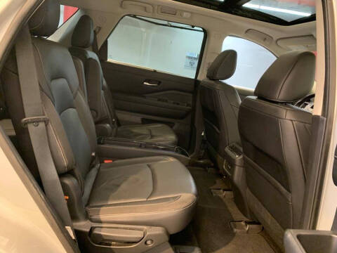 2022 Nissan Pathfinder SL