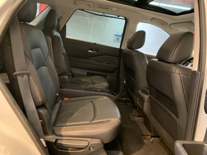 2022 Nissan Pathfinder SL