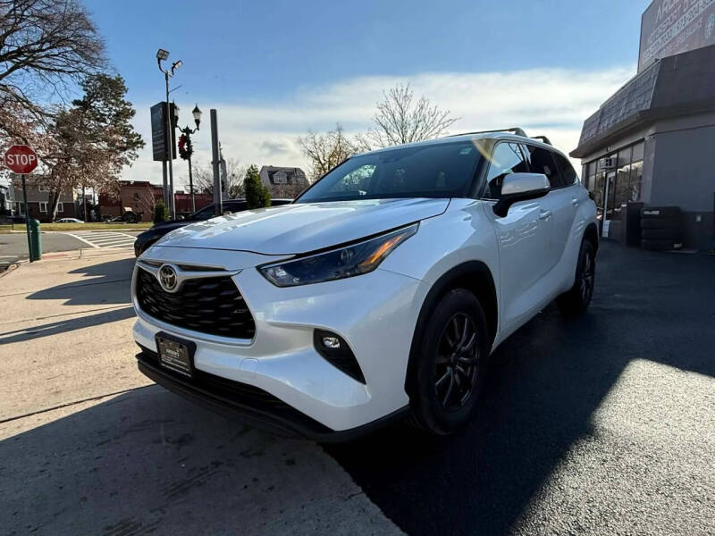 2022 Toyota Highlander LE