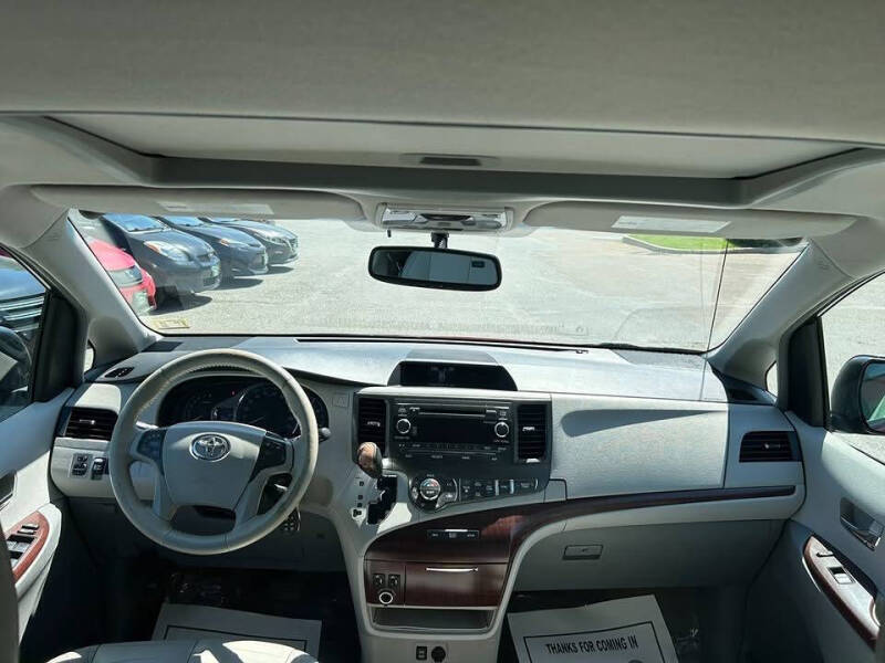 2014 Toyota Sienna XLE 7-Passenger